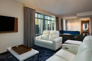 TV a/nebo společenská místnost v ubytování Fairfield Inn & Suites Austin Downtown