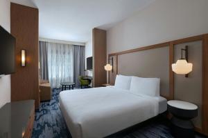 Postel nebo postele na pokoji v ubytování Fairfield Inn & Suites Austin Downtown