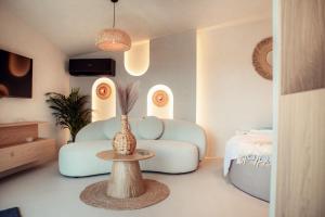 a living room with a couch and a table at Amumi Lacul Bicaz - Casuta Infinity in Buhalniţa