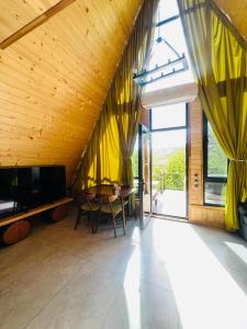 TV a/nebo společenská místnost v ubytování Dream Resort Byurakan