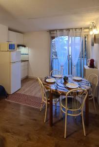 Η κουζίνα ή μικρή κουζίνα στο Studio 4 personnes au Cap-d'Agde
