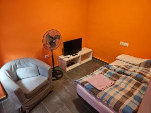 Кровать или кровати в номере Cosy house near the castle