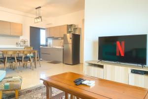 Kuchyň nebo kuchyňský kout v ubytování Cozy Emira Home 3 Bedrooms