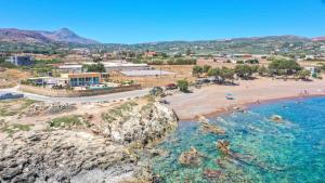 GramvousáVeranda Sul Mare的海滩和海洋的鸟瞰图