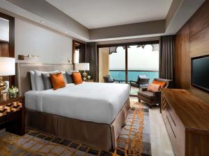Postel nebo postele na pokoji v ubytování Fairmont Ajman