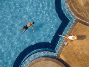 Bazén v ubytování Fairmont Ajman nebo v jeho okolí