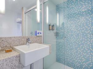 Un baño de Mercure Rio de Janeiro Barra da Tijuca