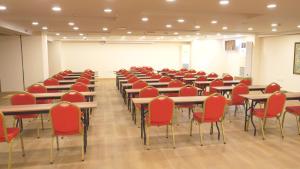 The business area and/or conference room at Viking Garden Hotel
