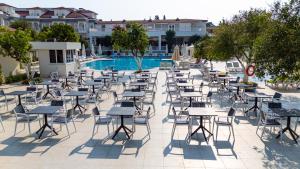 The swimming pool at or close to Viking Garden Hotel