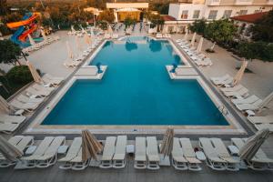 The swimming pool at or close to Viking Garden Hotel