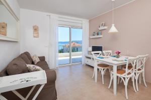 Area tempat duduk di Villa Mila Trogir