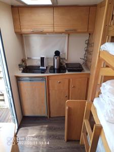 a small kitchen with a stove and a sink at Zielony Port numer 2 in Władysławowo