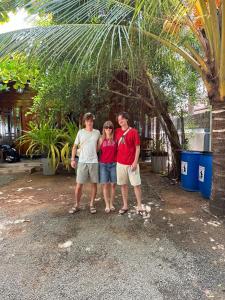 Tetamu yang menginap di Elvis Beach Resort
