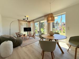 a living room with a table and chairs at Suite Carpe Diem in Uhldingen-Mühlhofen