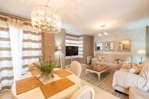a living room with a table and a couch at Villa Patrizia un oasis de paz en Torre del Mar in Torre del Mar