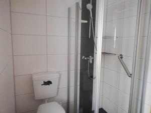 a bathroom with a toilet with a cat sticker on it at 5 Personen Ferienhaus mit Kaminofen in erster Reihe hinterm Deich in Otterndorf in Otterndorf +12 photos