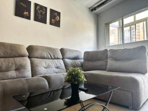 A seating area at Habitación Individual con terraza