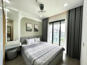 a bedroom with a bed and a large window at Apartment Alnata Diamond 2 Bedrooms Celadon City in Kon Rung (1)
