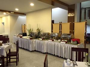 A restaurant or other place to eat at UCT Taunggyi Hotel