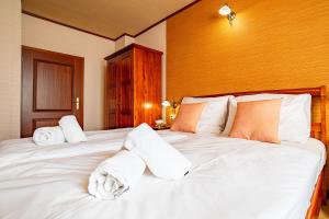 Giường trong phòng chung tại Zlatý Lev Žatec