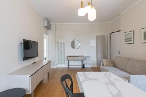 a living room with a couch and a table at Luminoso Trilocale Certosa - Mirable PM in Milan