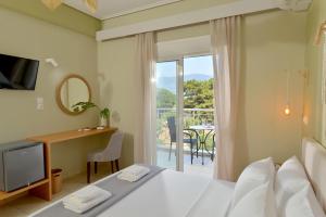 Cama ou camas em um quarto em Hotel Kalloni