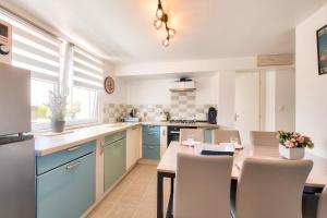 Imagen de la galería de 100m de la plage - Appart avec jardin pour 5, en Brignogan-Plage