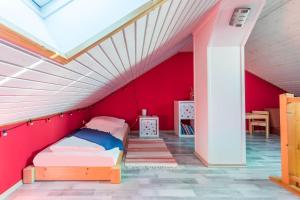 Ένα ή περισσότερα κρεβάτια σε δωμάτιο στο Haus Seeblick Wohnung 21 Forever21