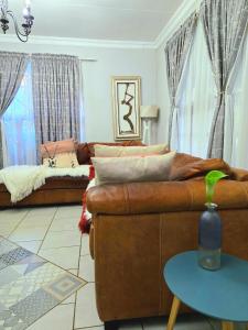 Ruang duduk di The Garden on Hartbeespoort
