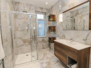 Bilik mandi di 16 Seafield Terrace +34 gambar