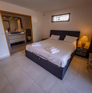 a bedroom with a bed with two towels on it at St Aygulf - Villa Marinade 280 m de la mer in Fréjus