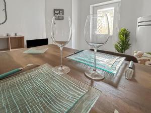 Μια τηλεόραση ή/και κέντρο ψυχαγωγίας στο T2 cosy avec terrasse privée à Montluçon