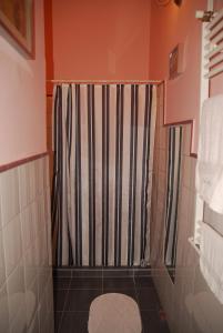 Kúpeľňa v ubytovaní Balázs Apartment - Oktogon + 6 fotografií
