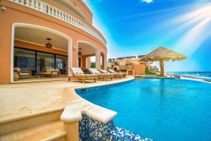 Πισίνα στο ή κοντά στο Exclusive Oceanfront Retreat in Tulum with Infinity Pool and Caribbean Views