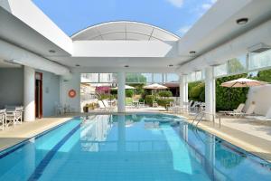 A piscina localizada em Hotel Kalloni ou nos arredores
