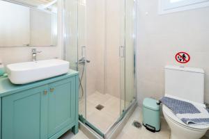 A bathroom at Villa Baycasa