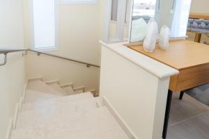 A kitchen or kitchenette at Villa Baycasa