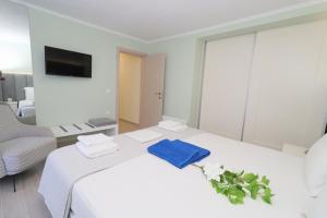 A bed or beds in a room at Villa Baycasa