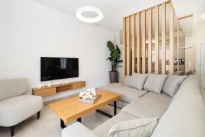 A seating area at Villa Baycasa