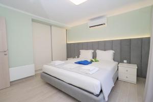 A bed or beds in a room at Villa Baycasa