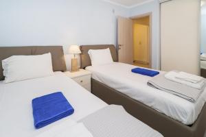 A bed or beds in a room at Villa Baycasa