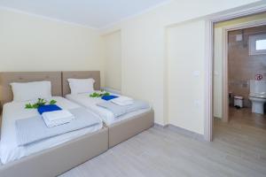 A bed or beds in a room at Villa Baycasa