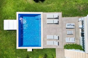The swimming pool at or close to Villa Baycasa