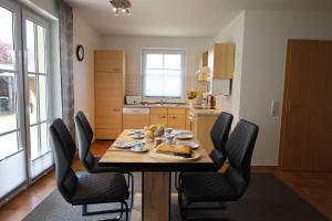 Kuchyň nebo kuchyňský kout v ubytování Familienurlaub Natur- & Zentrumsnah im Granitzhof App 02 + 10 fotografií