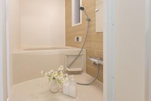 Ένα μπάνιο στο 3 Story Private House, 7 Min Walk to Yamanote Line Direct to Shinjuku, Ikebukuro, Shibuya +31 φωτογραφίες