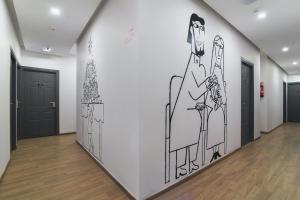 IndirapuramにあるTownhouse Jai Guru Ji Nearest Merceds Benz Sector 11の壁画廊