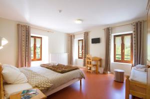 Postel nebo postele na pokoji v ubytování Auberge du Freney