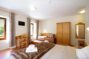 Postel nebo postele na pokoji v ubytování Auberge du Freney