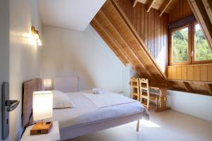 Postel nebo postele na pokoji v ubytování Auberge du Freney