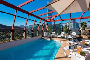 Bazén v ubytování Four Points by Sheraton Santiago nebo v jeho okolí